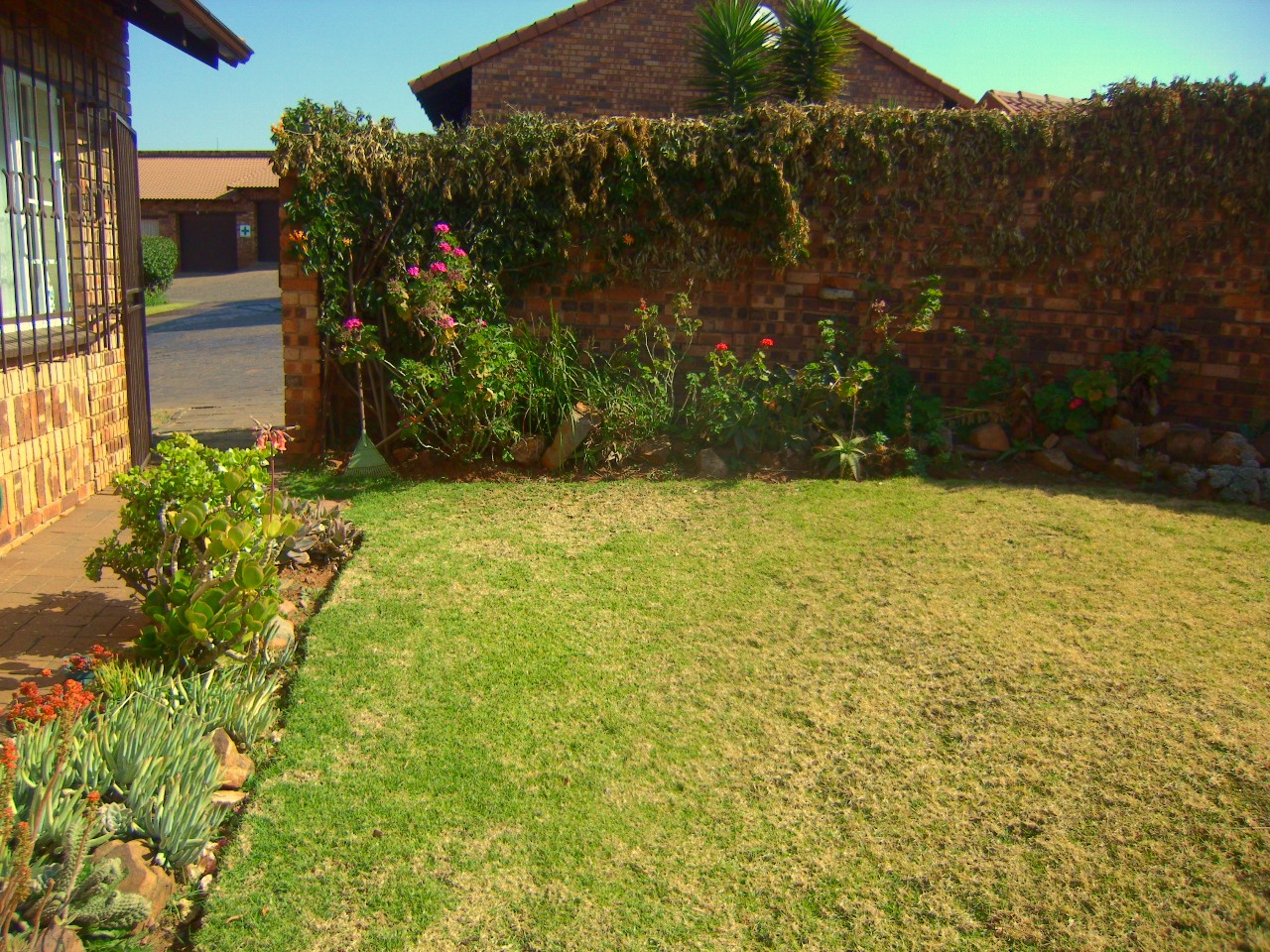 2. 24 Zonneveld Private front garden
